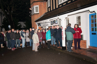 Hundreds attend Byfleet gipsy site meeting as MP Jonathan Lord says plan is 'inappropriate use of green-belt land'