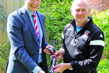 Dowson donates medal in aid of hospice auction