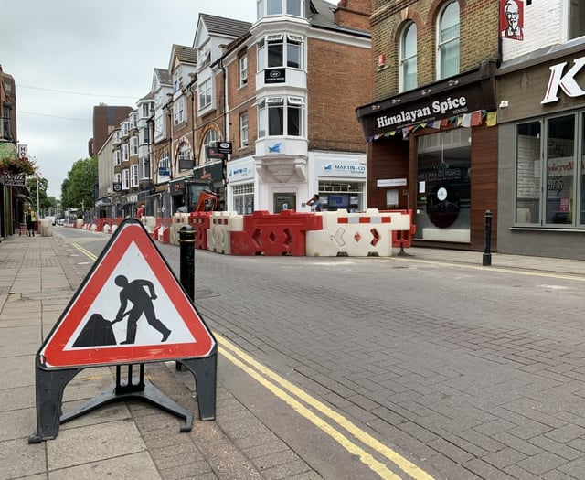 Chertsey Road closes for resurfacing