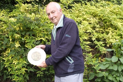 Gardener who dug up memorial plaque seeks relatives of WW1 soldier