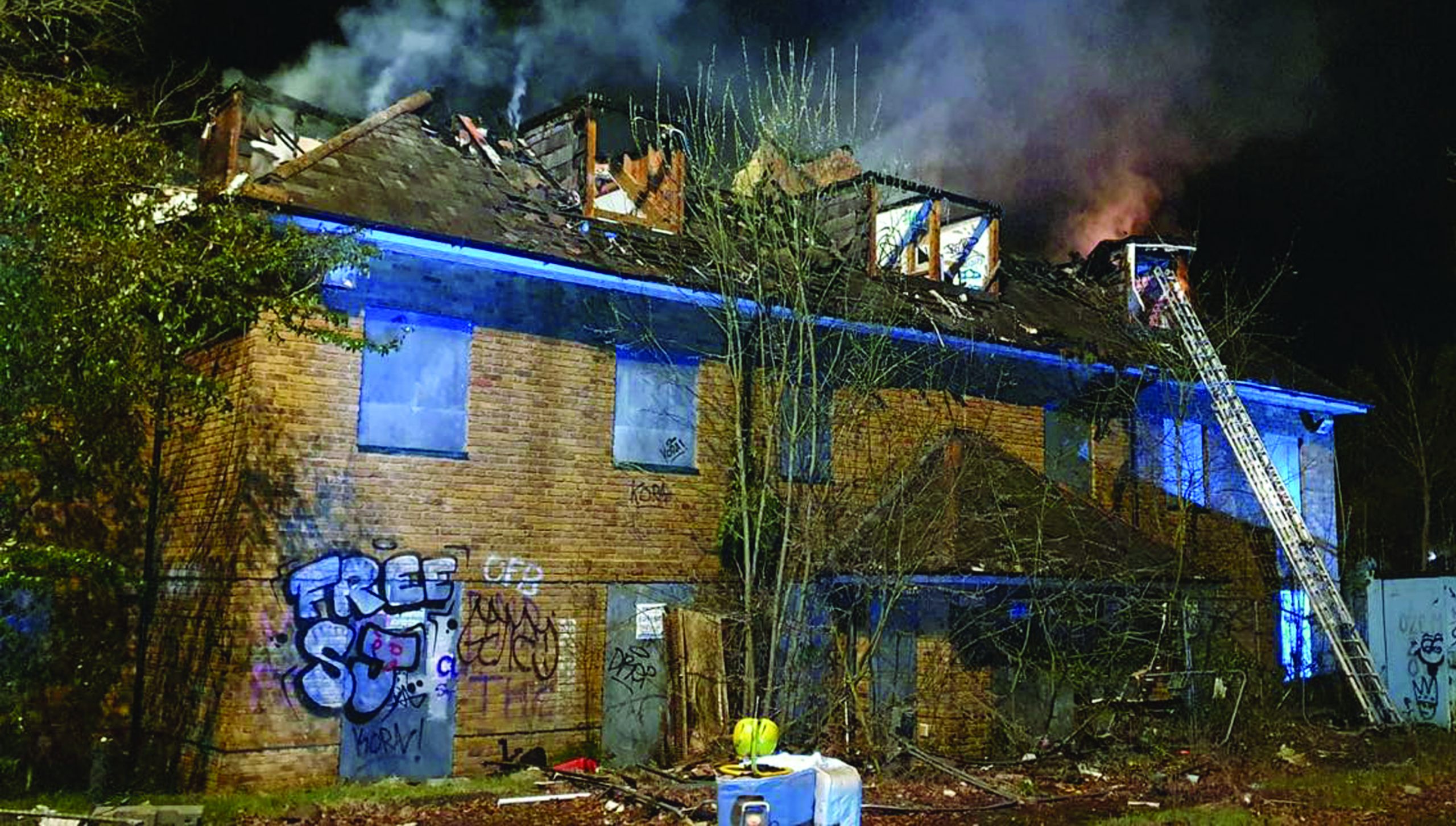 Blaze Rips Through Roof Of Former Hospital | Wokingnewsandmail.co.uk