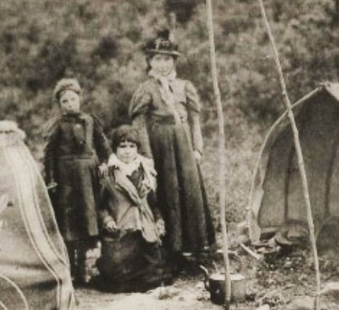 Postcard of Gypsies on Chobham Common