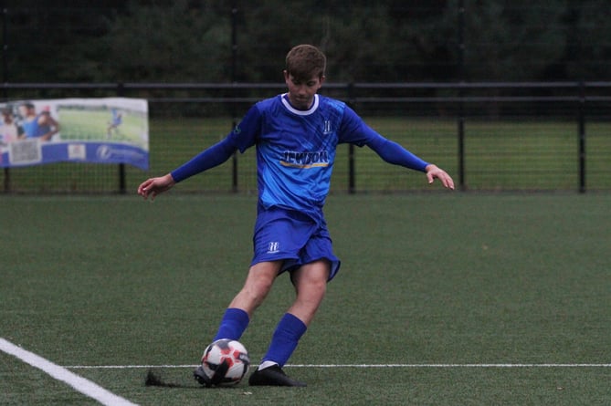 Action from Sheerwater's 1-1 draw against Spelthorne Sports (Photo: Dan Eicke)