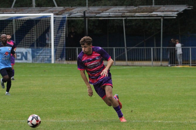 Action from Sheerwater's 3-0 defeat at Fleet Town (Photo: Dan Eicke)