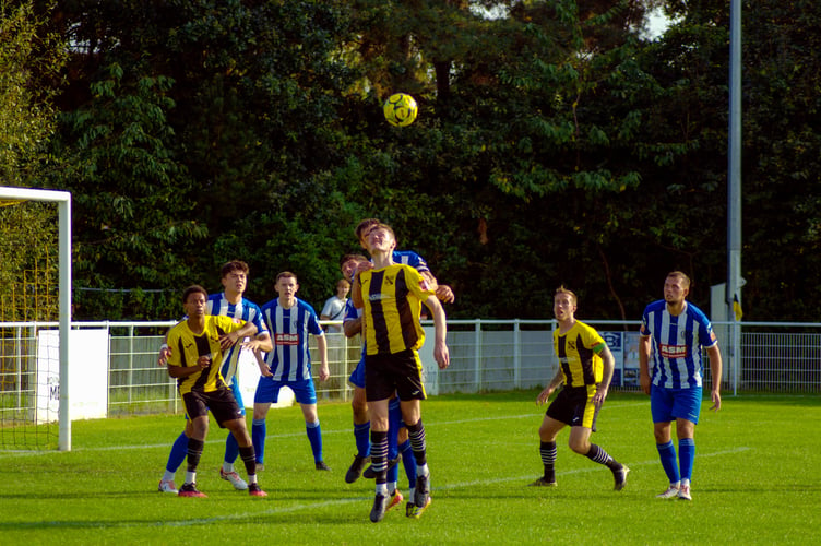 Action from Westfield's 3-1 defeat against Thame United in the FA Trophy (Photo: Ian Poole)