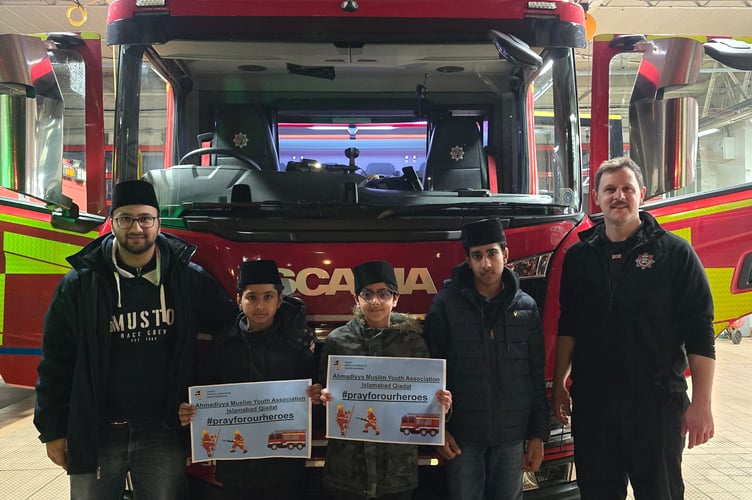 Members of the Ahmadiyya Muslim Youth Association distributed food to firefighters in Farnham on Christmas Day.